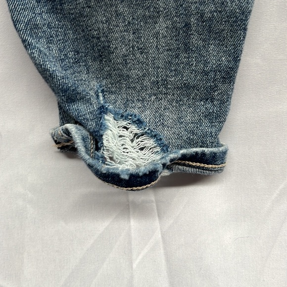 NWT - Maurices High-Rise "Boyfriend Edgely" Distressed Jeans - Size 0 Regular - Picture 7 of 11